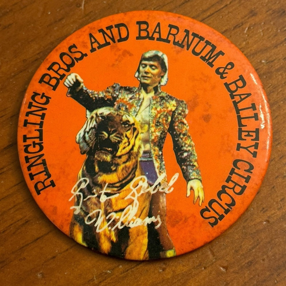 Ringling Brothers & Barnum Bailey Circus Vintage Pinback Button Pin Round Circle
